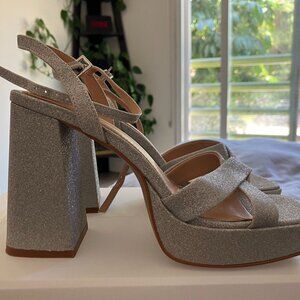 Jewel Badgley Mischka Silver Glitter Platform Heels